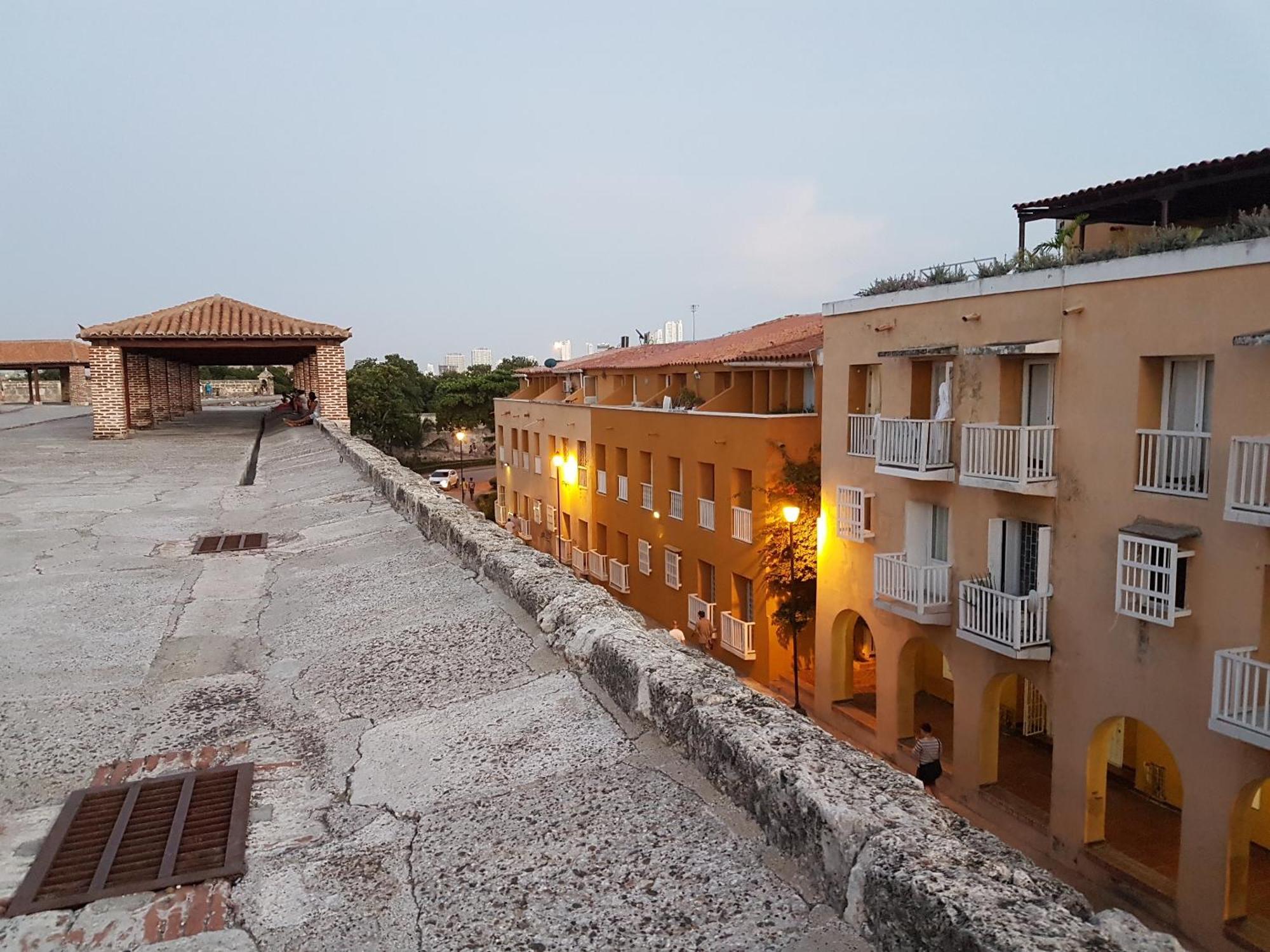 Apartamento Duplex Vista Al Mar Y Murallas Nuevo En La Ciudad Amurallada Apartment Cartagena Exterior photo